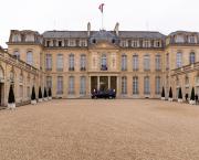 Branle-bas de combat à Droite, à Gauche et au Centre, le monde politique désorienté ; Ménard invite Zemmour et Le Pen à dîner et après-tout, ensemble à Béziers !