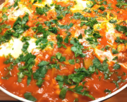 Chakchouka aux haricots blancs (Shakshuka) - Recette en vidéo 