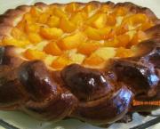 Tarte briochée aux abricots et à la crème d'amandes - Recette en vidéo