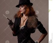 Rencontre improbable, la belle miss au chapeau.