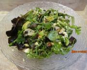 Salade jeunes pousses, poulet, avocat et canneberges