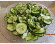 Salade de concombre aux herbes - Recette en vidéo
