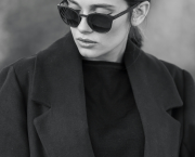 Comment réussir un look monochrome élégant