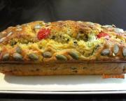 Cake du Sud : feta, tomates, tapenade et graines