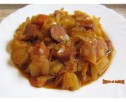 Potée de chou et pommes de terre aux saucisses fumées