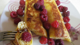Crêpes farcies au fromage frais et raisins secs