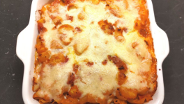 Gratin de pâtes double fromage en sauce tomates - Recette en vidéo