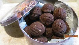 Biscuits en forme de noix fourrés aux noix, spéculoos et Nutella