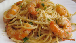 Spaghetti à l'huile et à l'ail aux crevettes