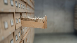 Rangement, rayonnages et styles d’écriture.