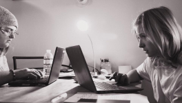 L'INTERNET VOUS ISOLE DU MONDE?