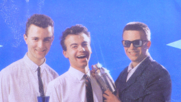 Isabelle a les yeux bleus