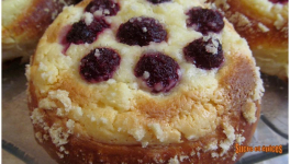 Brioches au fromage frais et framboises (Vatrushki)