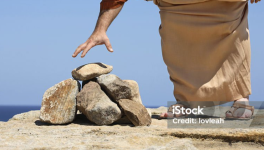 Jeter la première pierre ?