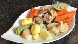 Dans des assiettes en glaise !