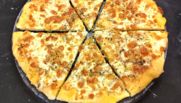 Pizza bianca au fromage - Recette en vidéo