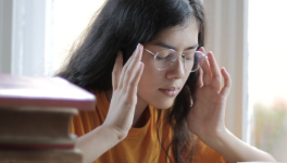 Soulagement de la Fatigue Oculaire : Méthodes Manuelles vs. Avancées 