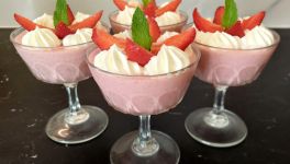 Verrines de mousse à la fraise - Recette en vidéo 