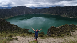 En trek jusqu'au superbe lac de Quilotoa (3850m)