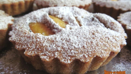 Petits gâteaux aux pêches et amandes