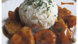 Poulet satay à l'ananas et au beurre de cacahuètes