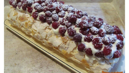 Bûche meringuée Pavlova aux framboises (sans gluten)