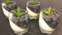 Panna cotta aux myrtilles - Recette en vidéo