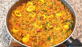 Riz aux calamars, poivrons et petits pois - Recette en vidéo 