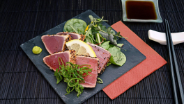 Pavés de thon grillés au sésame et poivres