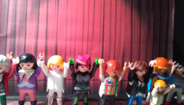 Pièce de théâtre jouée par des Playmobils !