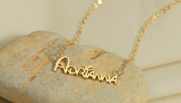 The Power of Personalized Necklaces: Unveiling Sentiments in Customized Jewelry