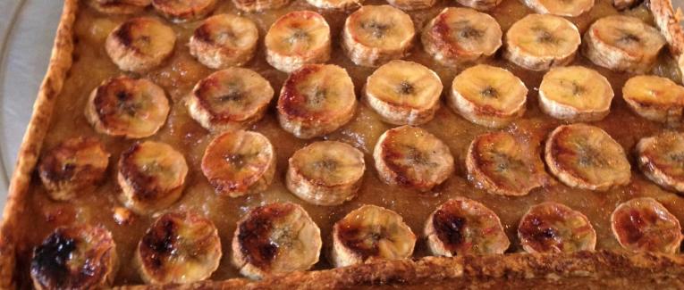 Tarte à la banane caramélisée et au pain d'épices