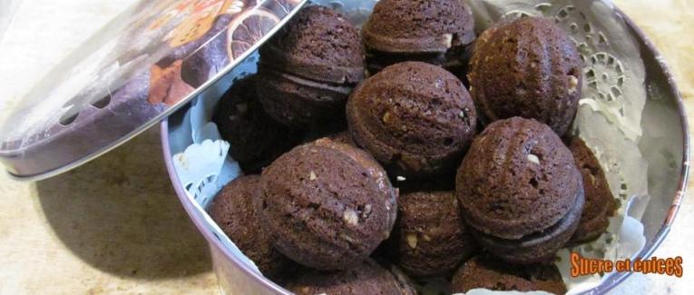 Biscuits en forme de noix fourrés aux noix, spéculoos et Nutella