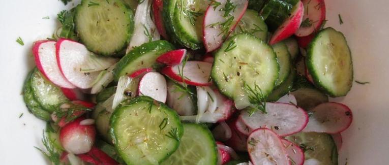 Salade concombre, radis et aneth - Recette en vidéo