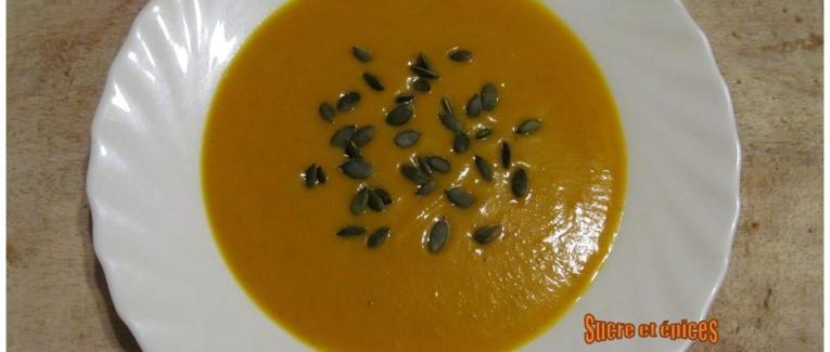 Velouté de butternut au lait de coco et curry rouge