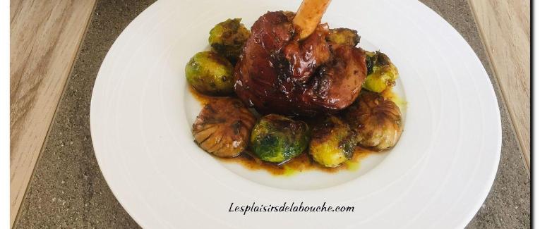 Souris d'agneau au thym, choux de Bruxelles et champignons de Paris.