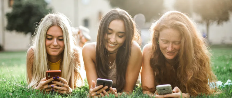 How Social Media and Online Meetings Shape Our Reality Navigating