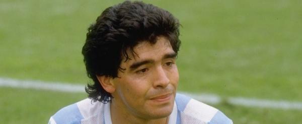 Hommage à Diego Maradona Dix mesures en dizain pour un joueur divin
