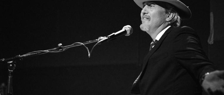 The Colorist Orchestra and Howe Gelb - 2021 - Fièvre languide d'une soirée d'été.