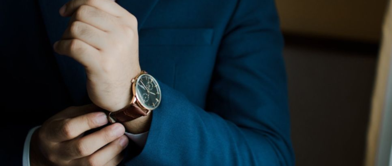 WISHDOIT Montre Acier Inoxydable vs Sport KHTO – L'Élégance Face à la Performance