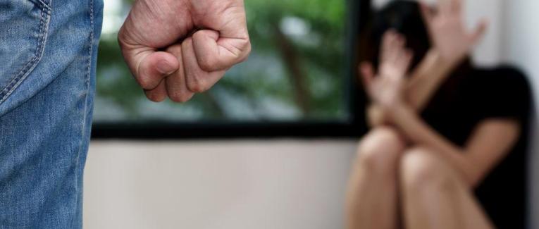 une femme sur trois ! il y a quelques jours était la journée des violences faites aux femmes.C’est difficile ce que je vais dire et je n’aurais jms cru que c’était moi. P