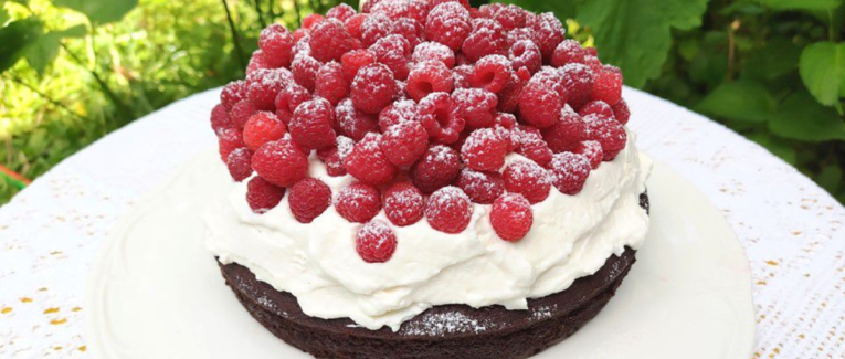 Gâteau facile chocolat framboises chantilly - Recette en vidéo