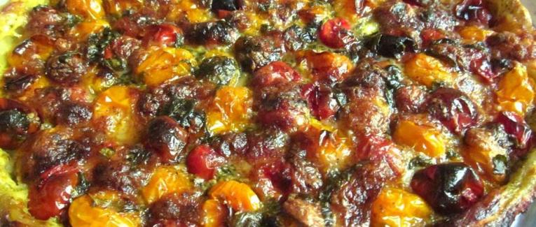 Tarte aux tomates cerises, pesto, mozzarella et basilic