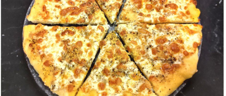 Pizza bianca au fromage - Recette en vidéo