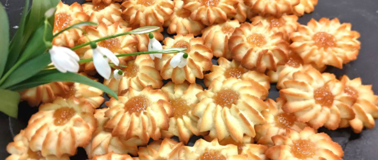 Sablés en forme de fleurs (Kourabié de Bakou) - Recette en vidéo
