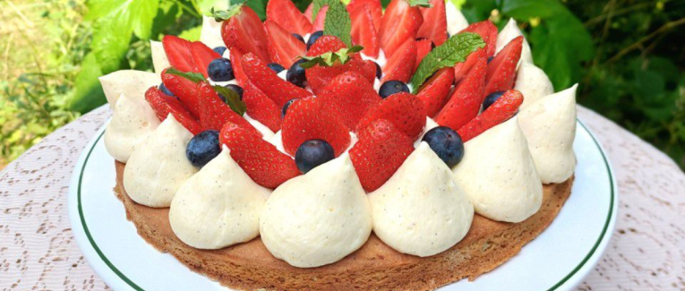 Tarte aux fraises avec pâte sablée aux jaunes d'oeufs cuits