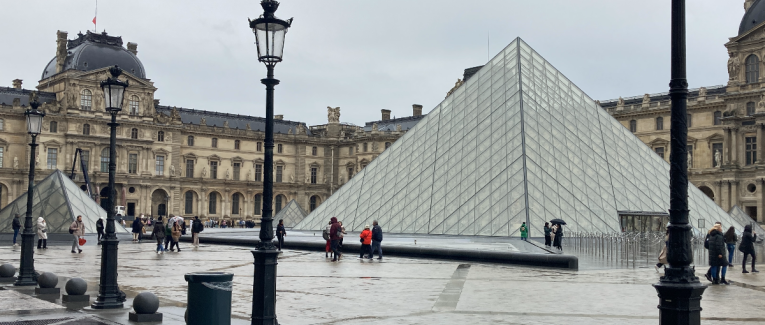 Paris - Carrousel du Louvre - Cour Napoléon & pyramide (update playlist youtube)