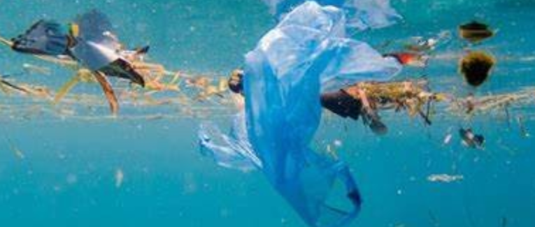 La Terre est bleue... plastique