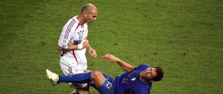 Zidane, un appel de balle téléphoné pour un but raté !