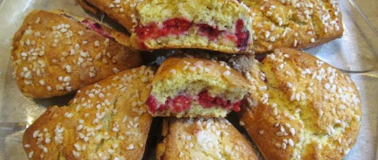 Scones ricotta, citron vert et framboises